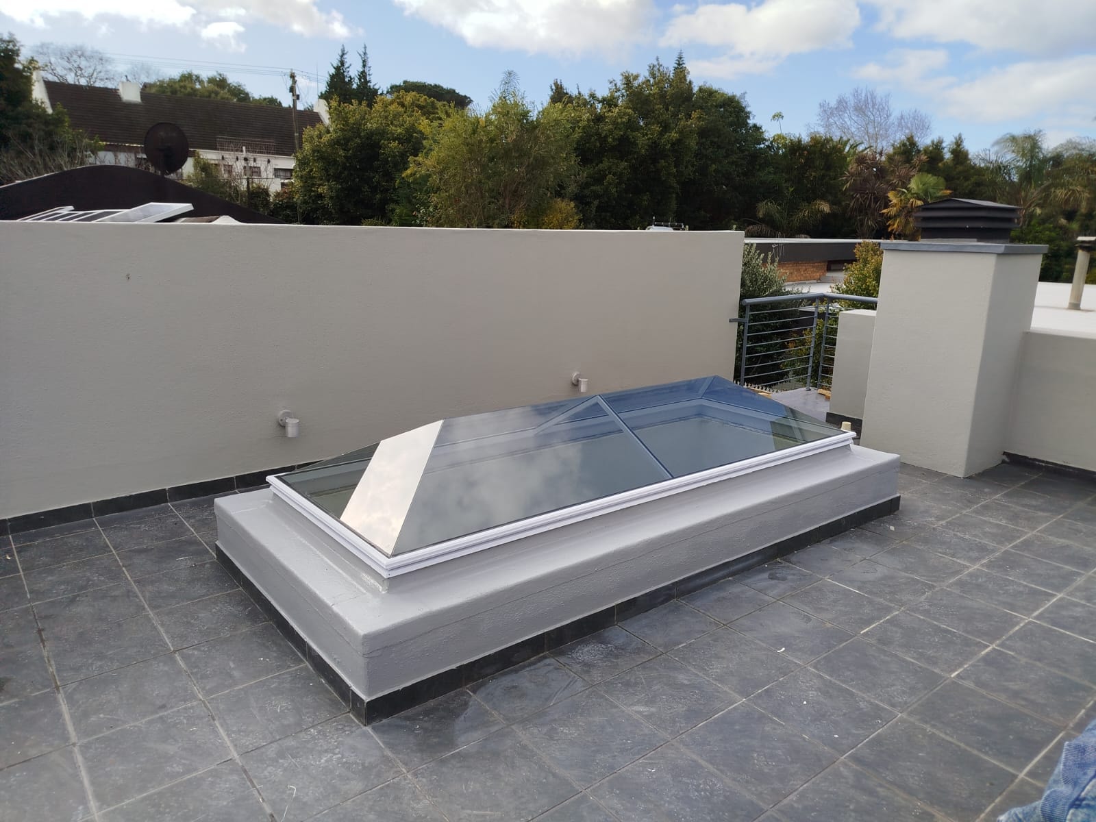 Upstand skylight on a rooftop terrace — clean finish and precise waterproofing